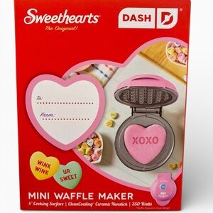 Dash Sweethearts Pink Mini Waffle Maker